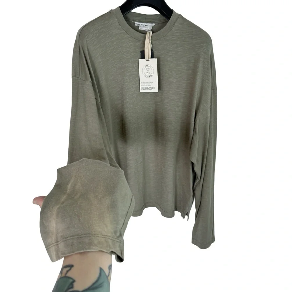 NWT URBAN RENEWAL x UO Olive Green Long Sleeve T-shirt Faded Bleached Arm M